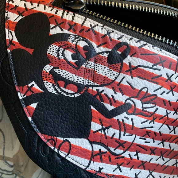 Authentic COACH Pebbled leather Mickey mousse Keith Disney 2 zips belt bag - Picture 11 of 16